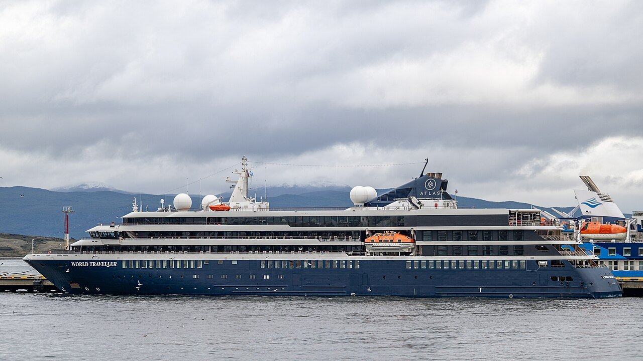 The expedition ship World Traveller