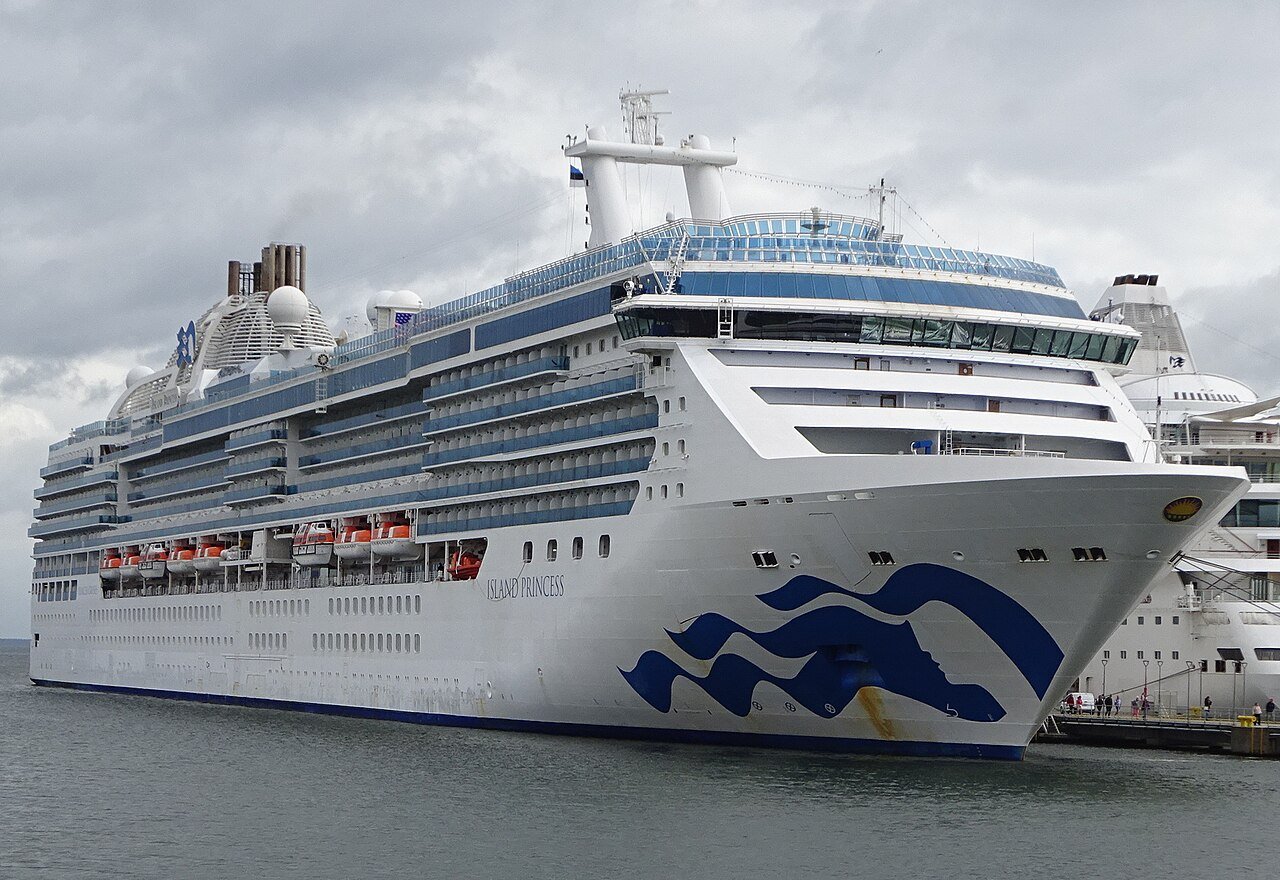 The cruise ship Island Princess