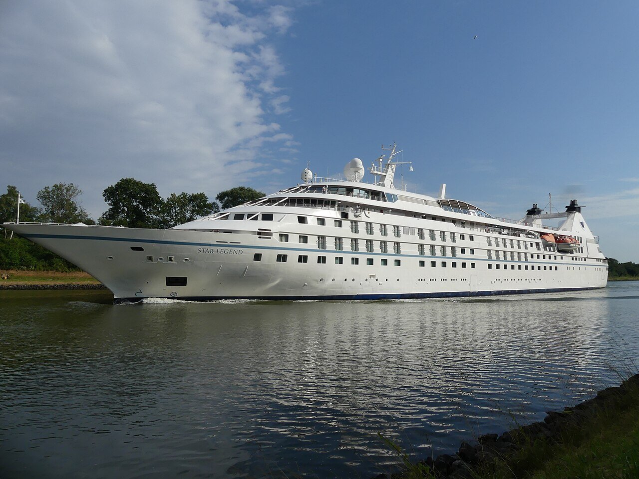 The cruise ship Star Legend